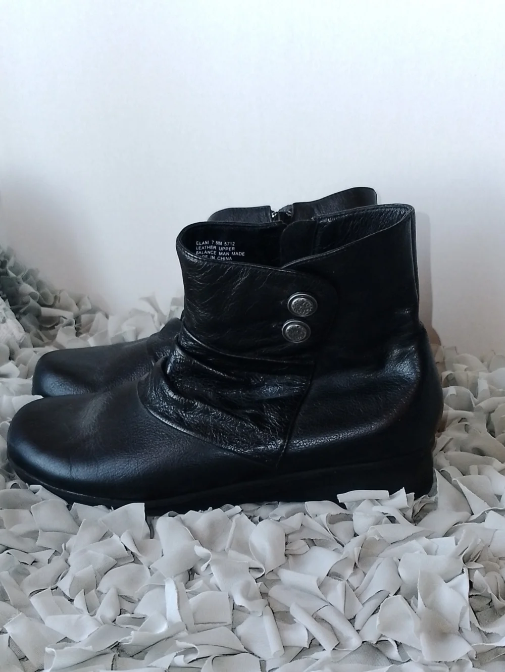 Obeo Elani Black Leather Ankle Boots with Side Zipper 7.5M